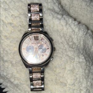 Michael Kors: Elegant Silver and Gold Women's Watch